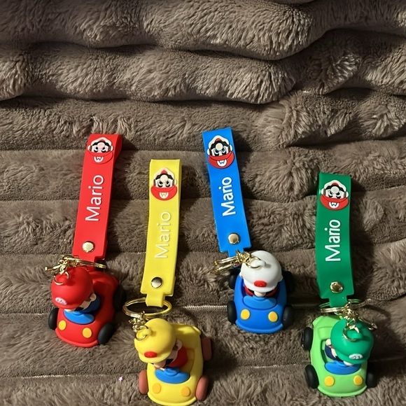 Mario cart key chain - Picture 2 of 9